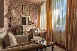 Гостиница Buen Retiro Калининград Люкс номер 9 CAIRO OPERAHOUSE с видом на сад-7