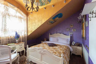 Гостиница Buen Retiro Калининград Стандарт номер 22 STUDIO VAN GOGH IN ARLES-1